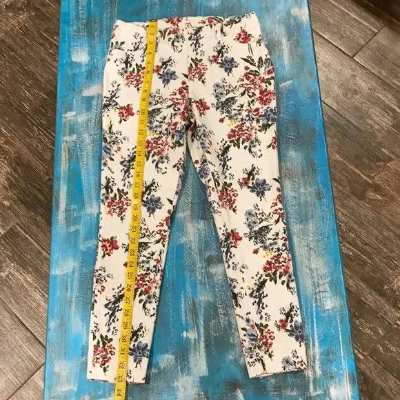 EUC Women’s Time and Tru Floral Print Jegging - Picture 5 of 6